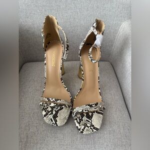 Shoe Dazzle Snakeskin Heels - Black and Cream